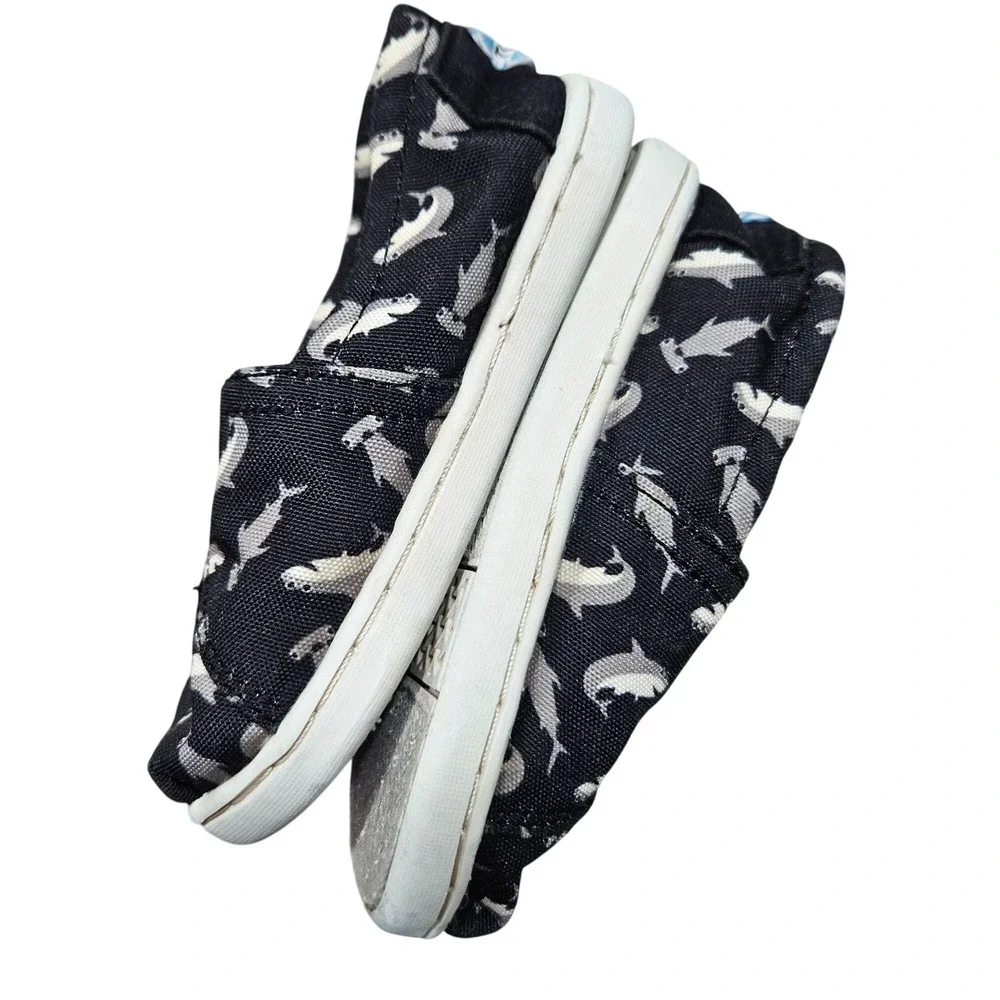 Toms Kids‎ Navy Shark Print Slip-On Shoes Size 7 Toddler Hook Loop Closure